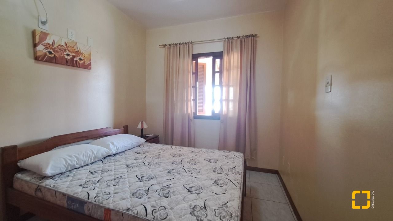 Casa com 450m², 11 quartos (sendo 3 suítes), 10 garagens, no bairro Ingleses em Florianópolis