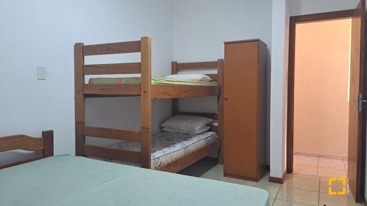Casa com 450m², 11 quartos (sendo 3 suítes), 10 garagens, no bairro Ingleses em Florianópolis