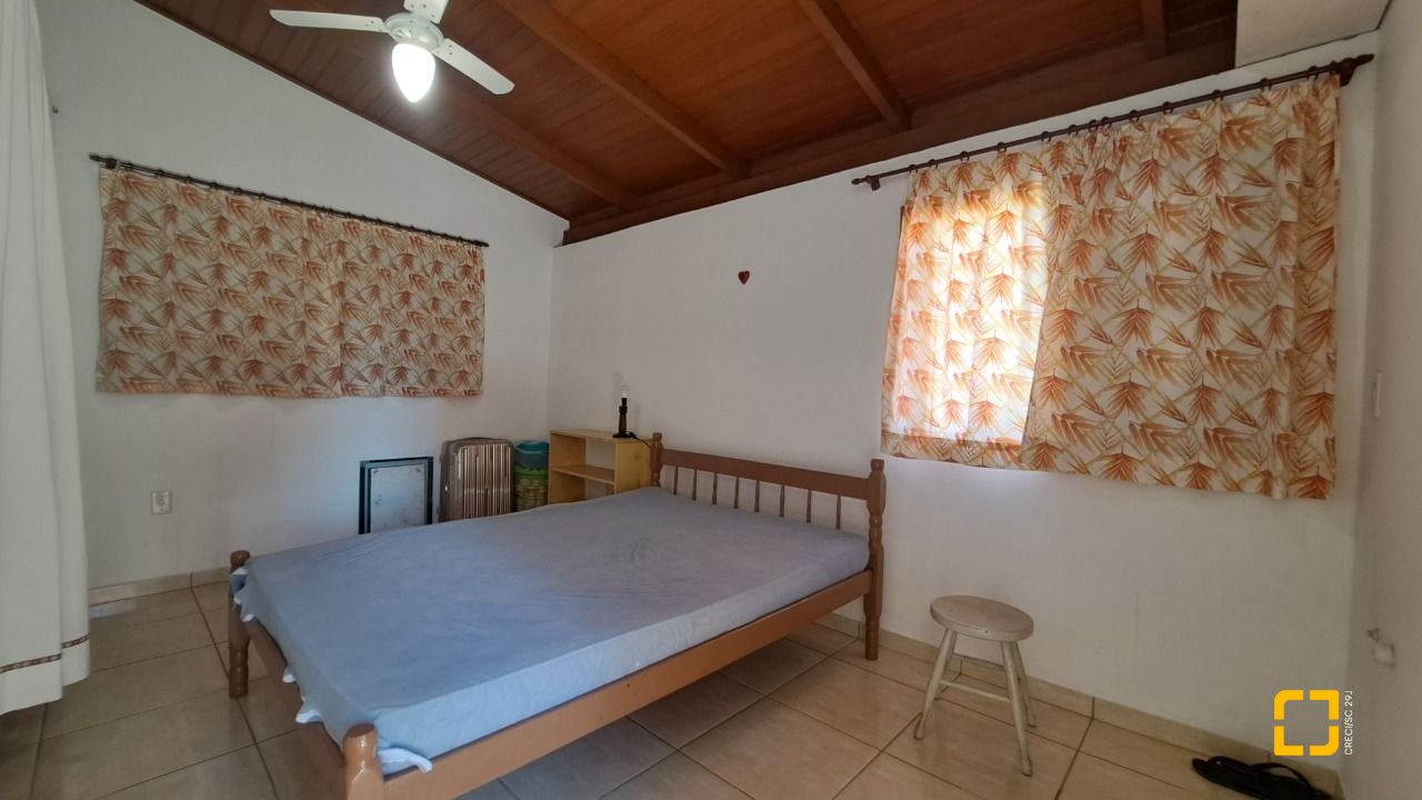Casa com 450m², 11 quartos (sendo 3 suítes), 10 garagens, no bairro Ingleses em Florianópolis