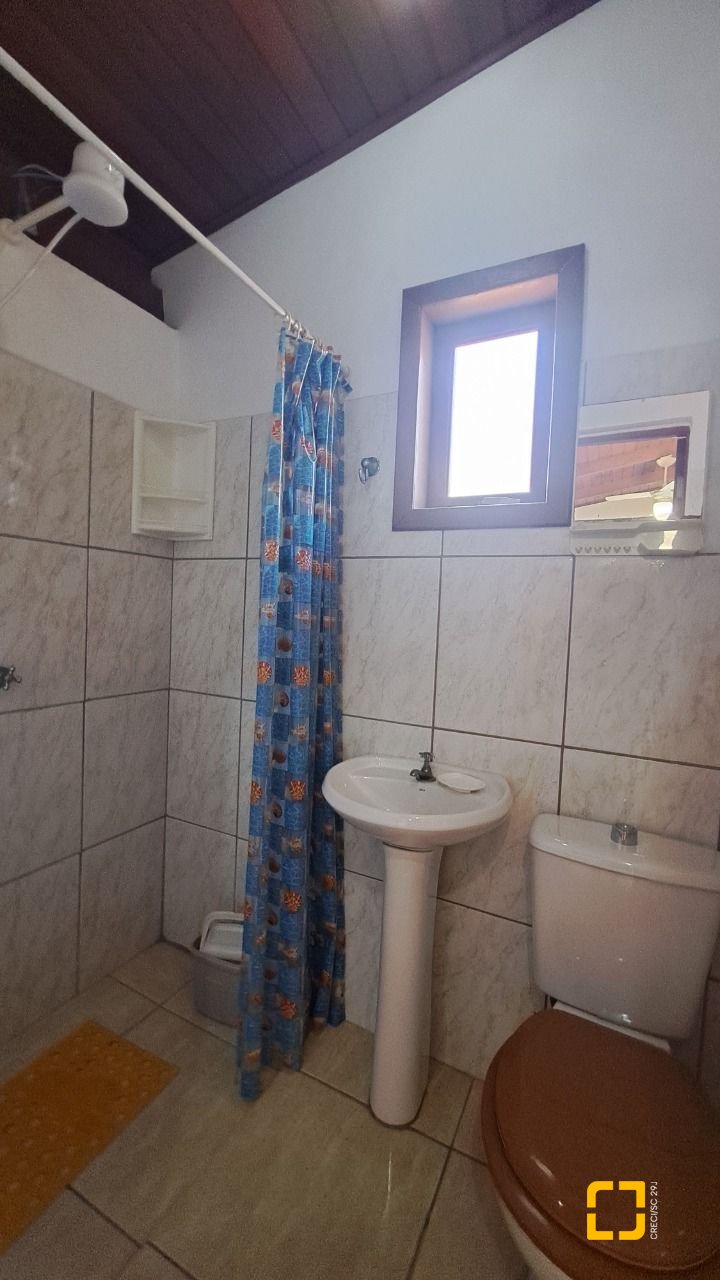Casa com 450m², 11 quartos (sendo 3 suítes), 10 garagens, no bairro Ingleses em Florianópolis