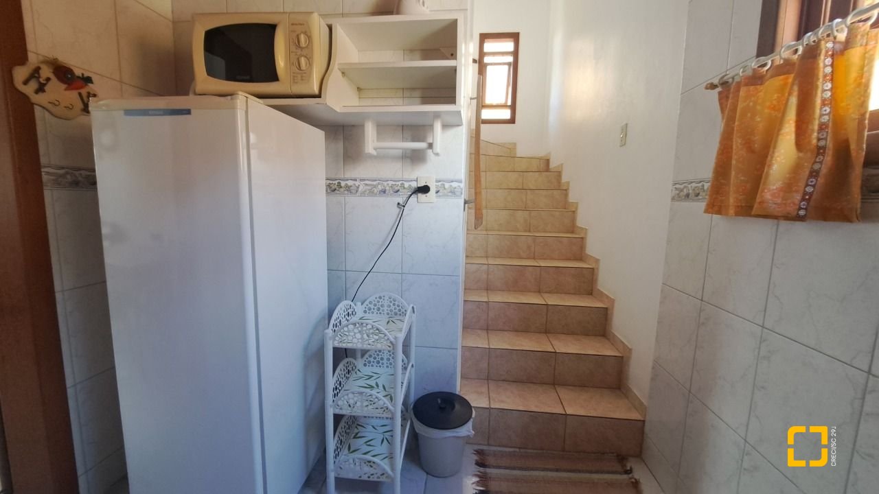 Casa com 450m², 11 quartos (sendo 3 suítes), 10 garagens, no bairro Ingleses em Florianópolis