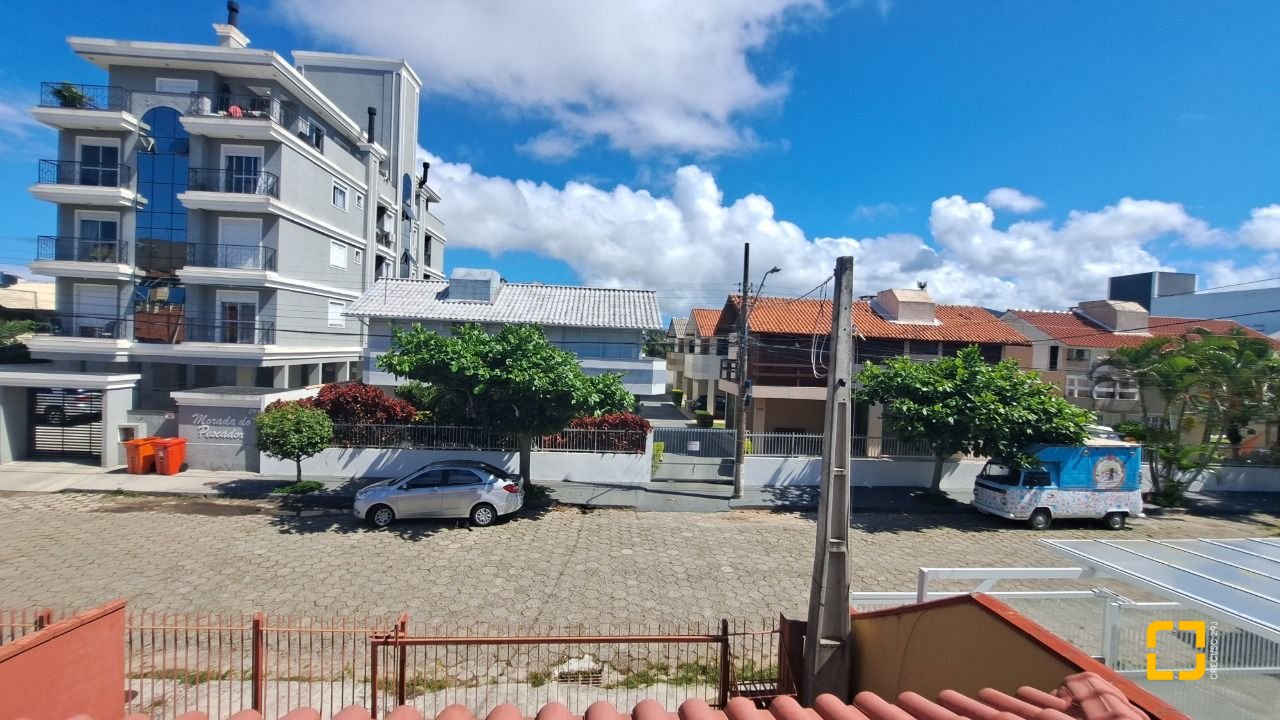 Casa com 450m², 11 quartos (sendo 3 suítes), 10 garagens, no bairro Ingleses em Florianópolis