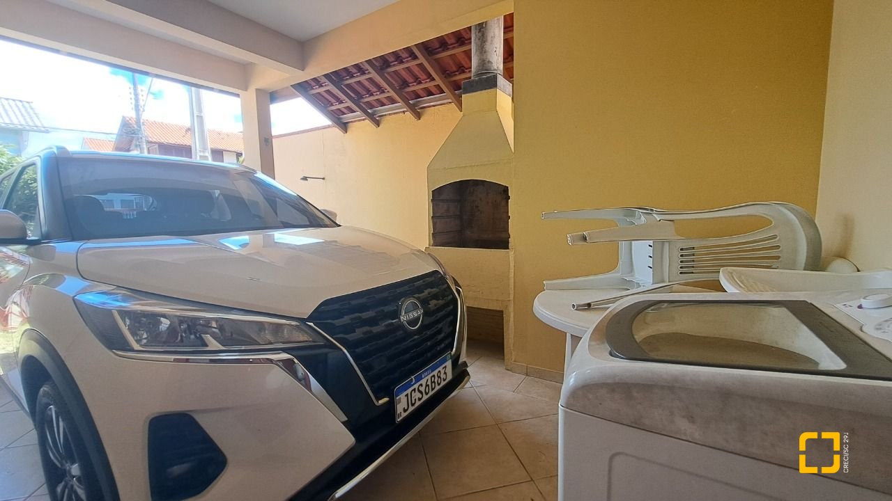 Casa com 450m², 11 quartos (sendo 3 suítes), 10 garagens, no bairro Ingleses em Florianópolis