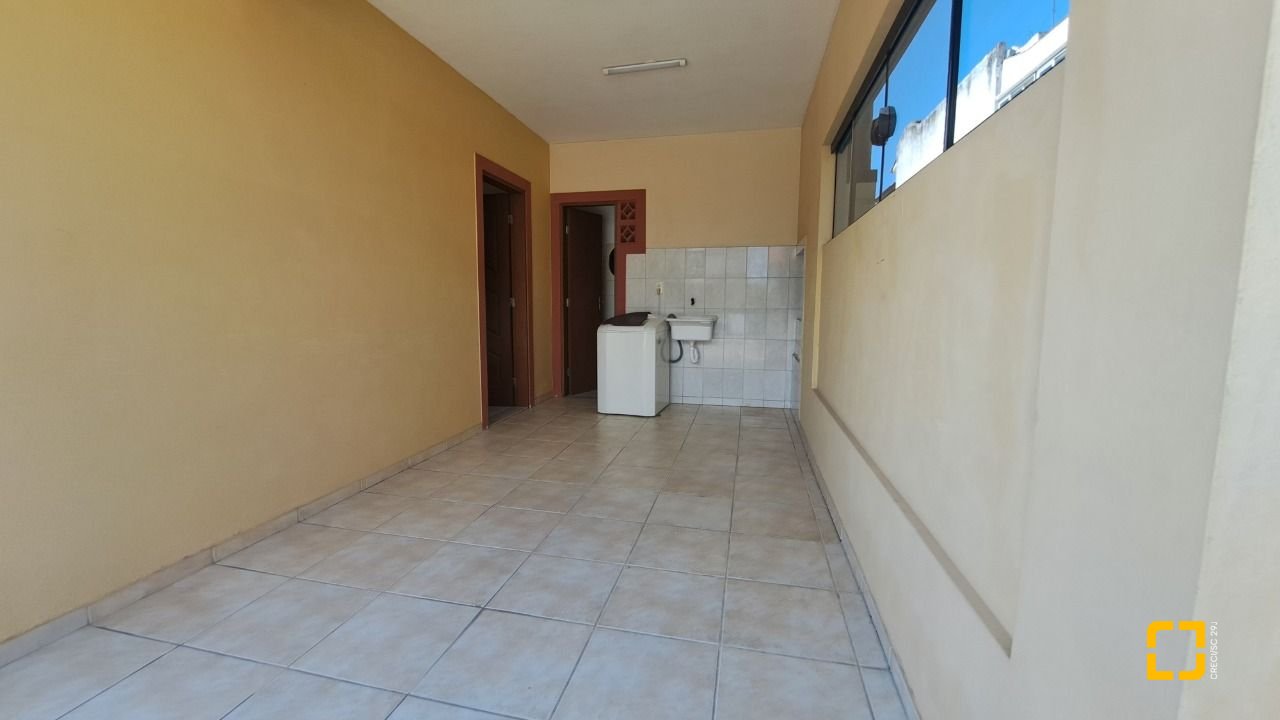 Casa com 450m², 11 quartos (sendo 3 suítes), 10 garagens, no bairro Ingleses em Florianópolis