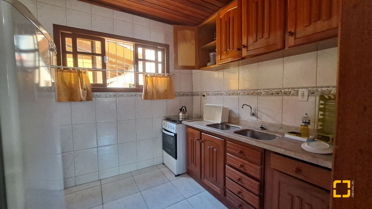 Casa com 450m², 11 quartos (sendo 3 suítes), 10 garagens, no bairro Ingleses em Florianópolis