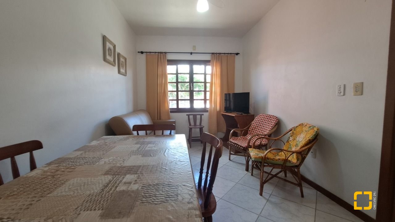 Casa com 450m², 11 quartos (sendo 3 suítes), 10 garagens, no bairro Ingleses em Florianópolis