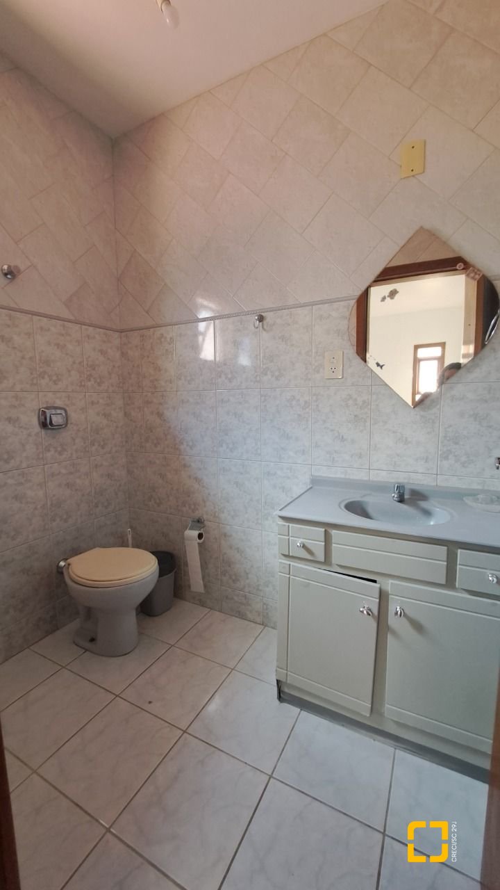 Casa com 450m², 11 quartos (sendo 3 suítes), 10 garagens, no bairro Ingleses em Florianópolis