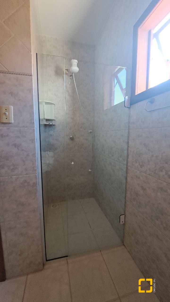 Casa com 450m², 11 quartos (sendo 3 suítes), 10 garagens, no bairro Ingleses em Florianópolis