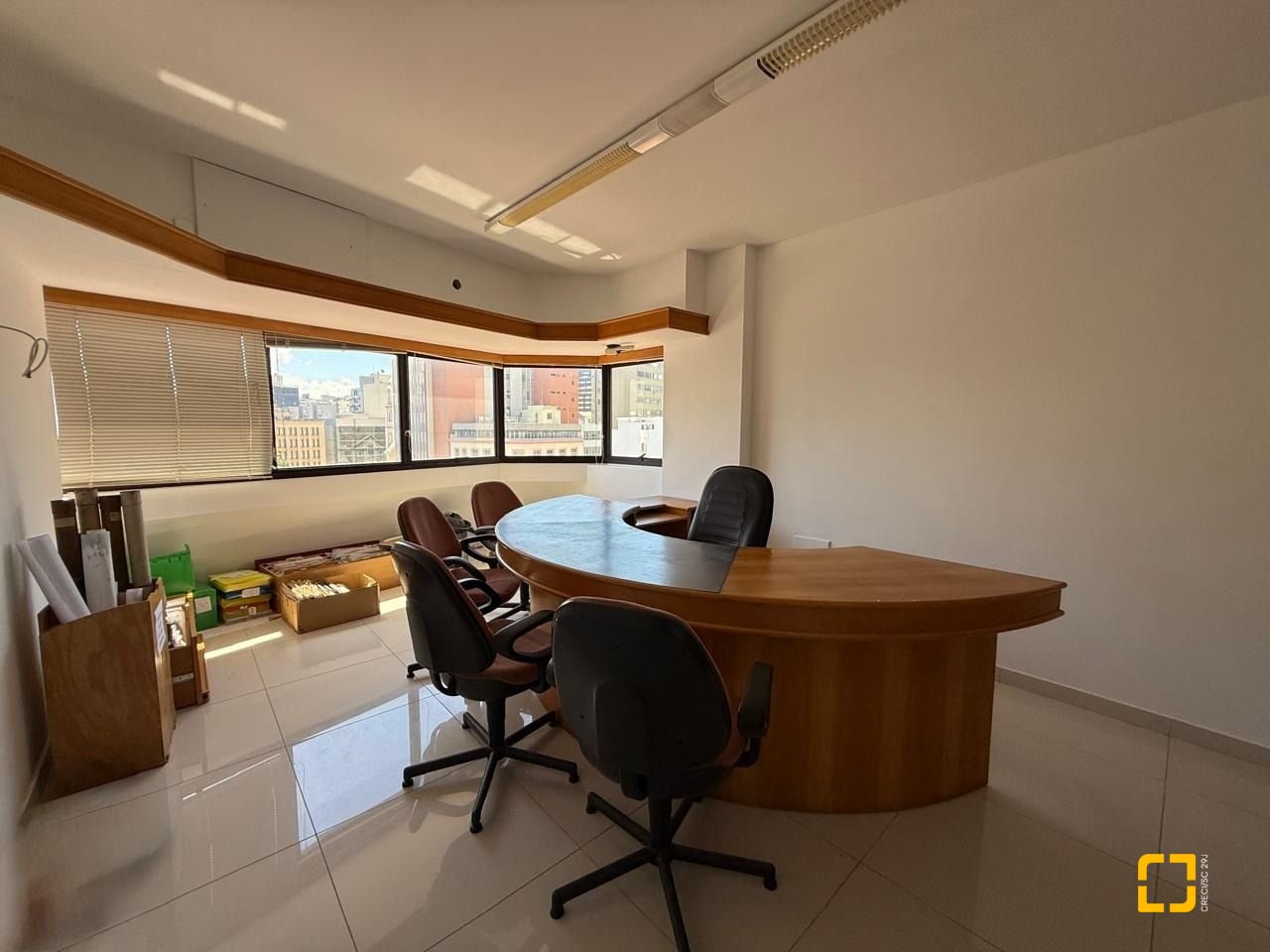 Sala com 191m², 5 garagens, no bairro Centro em Florianópolis