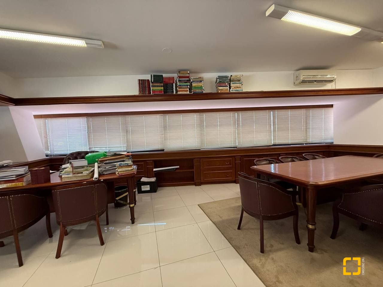 Sala com 191m², 5 garagens, no bairro Centro em Florianópolis