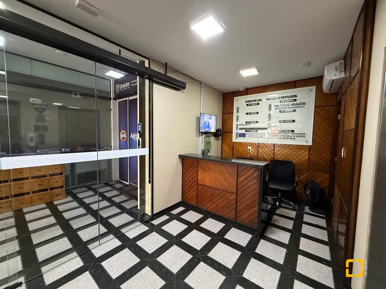 Sala com 191m², 5 garagens, no bairro Centro em Florianópolis