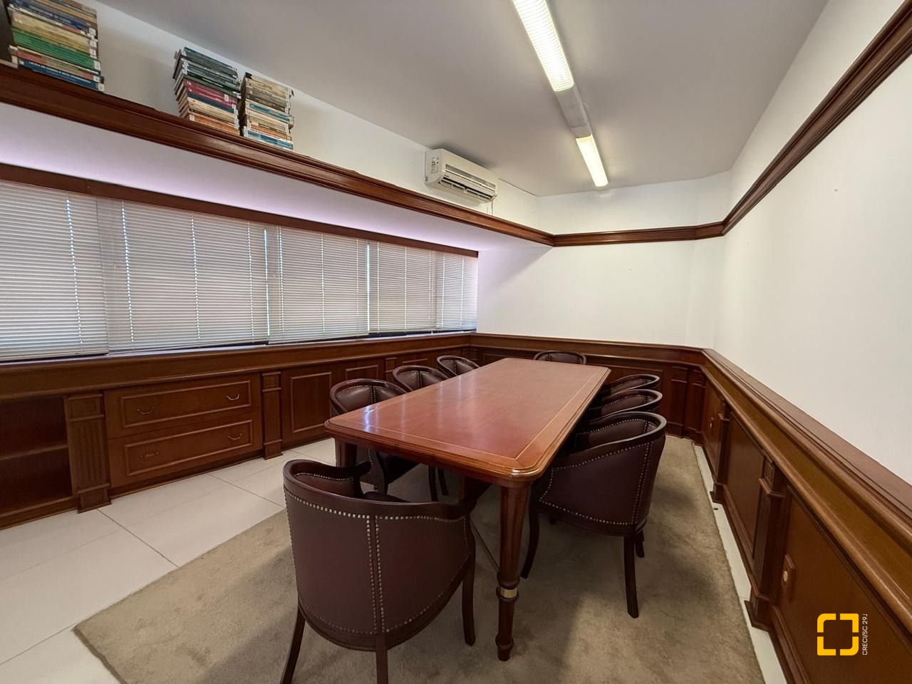 Sala com 191m², 5 garagens, no bairro Centro em Florianópolis