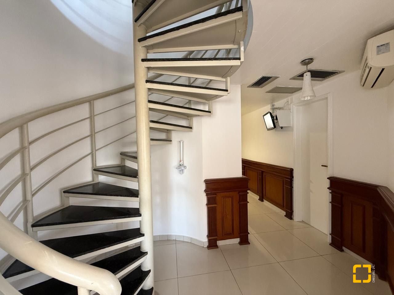 Sala com 191m², 5 garagens, no bairro Centro em Florianópolis
