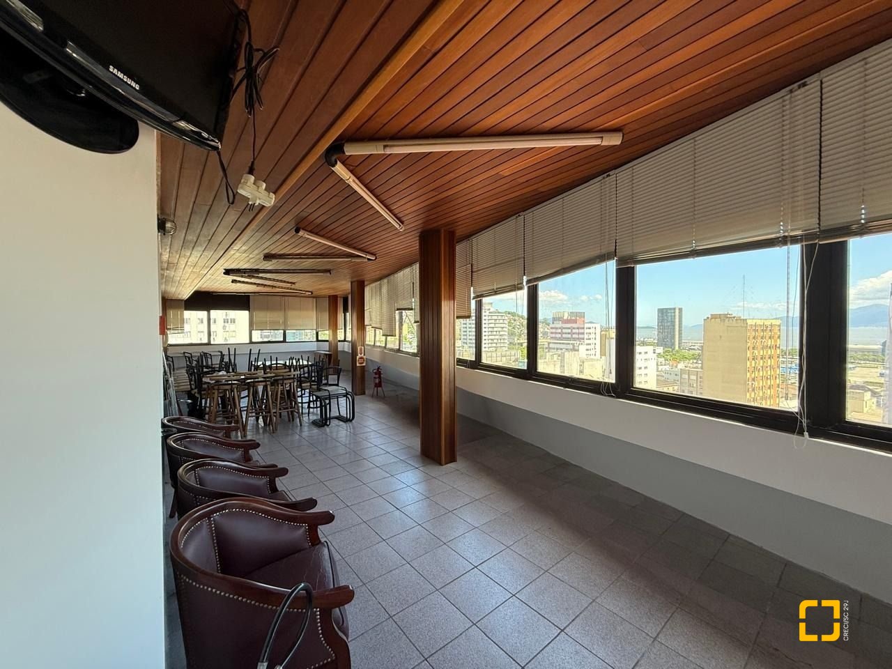 Sala com 191m², 5 garagens, no bairro Centro em Florianópolis