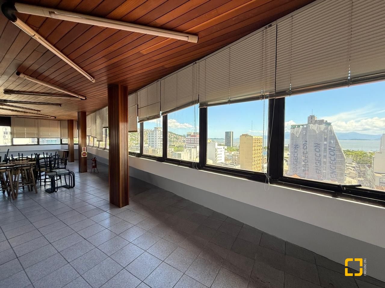 Sala com 191m², 5 garagens, no bairro Centro em Florianópolis
