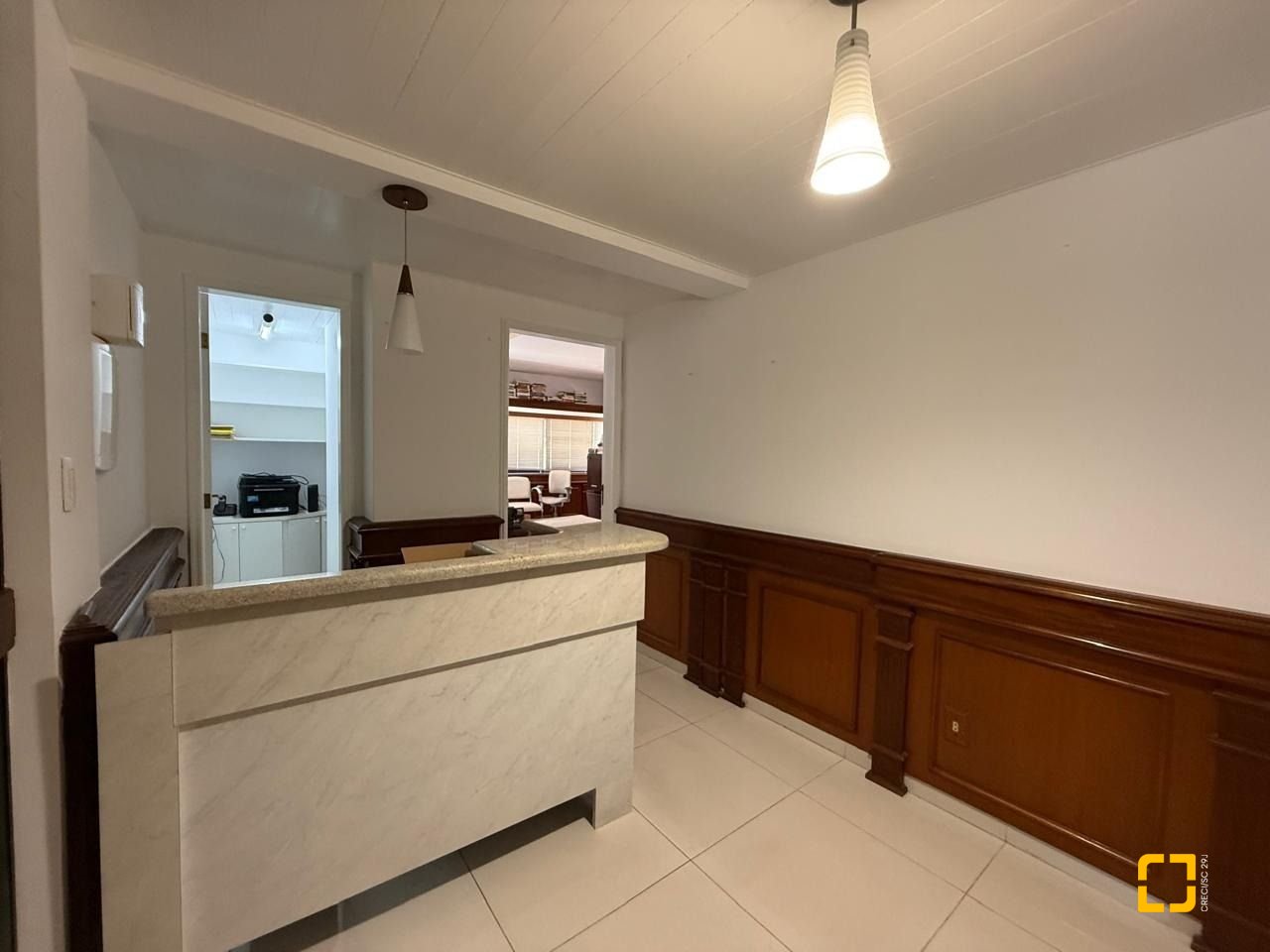 Sala com 191m², 5 garagens, no bairro Centro em Florianópolis