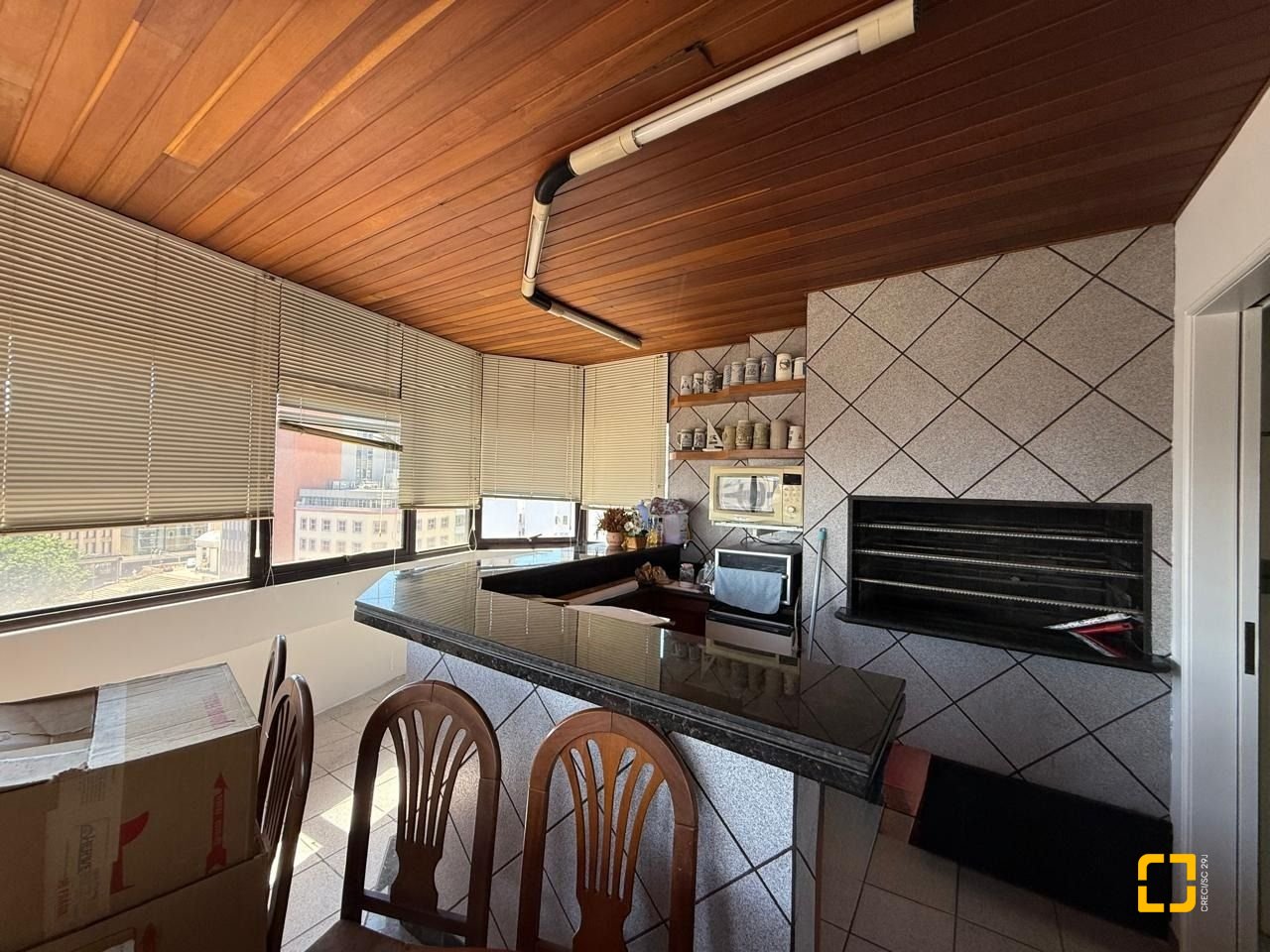 Sala com 191m², 5 garagens, no bairro Centro em Florianópolis
