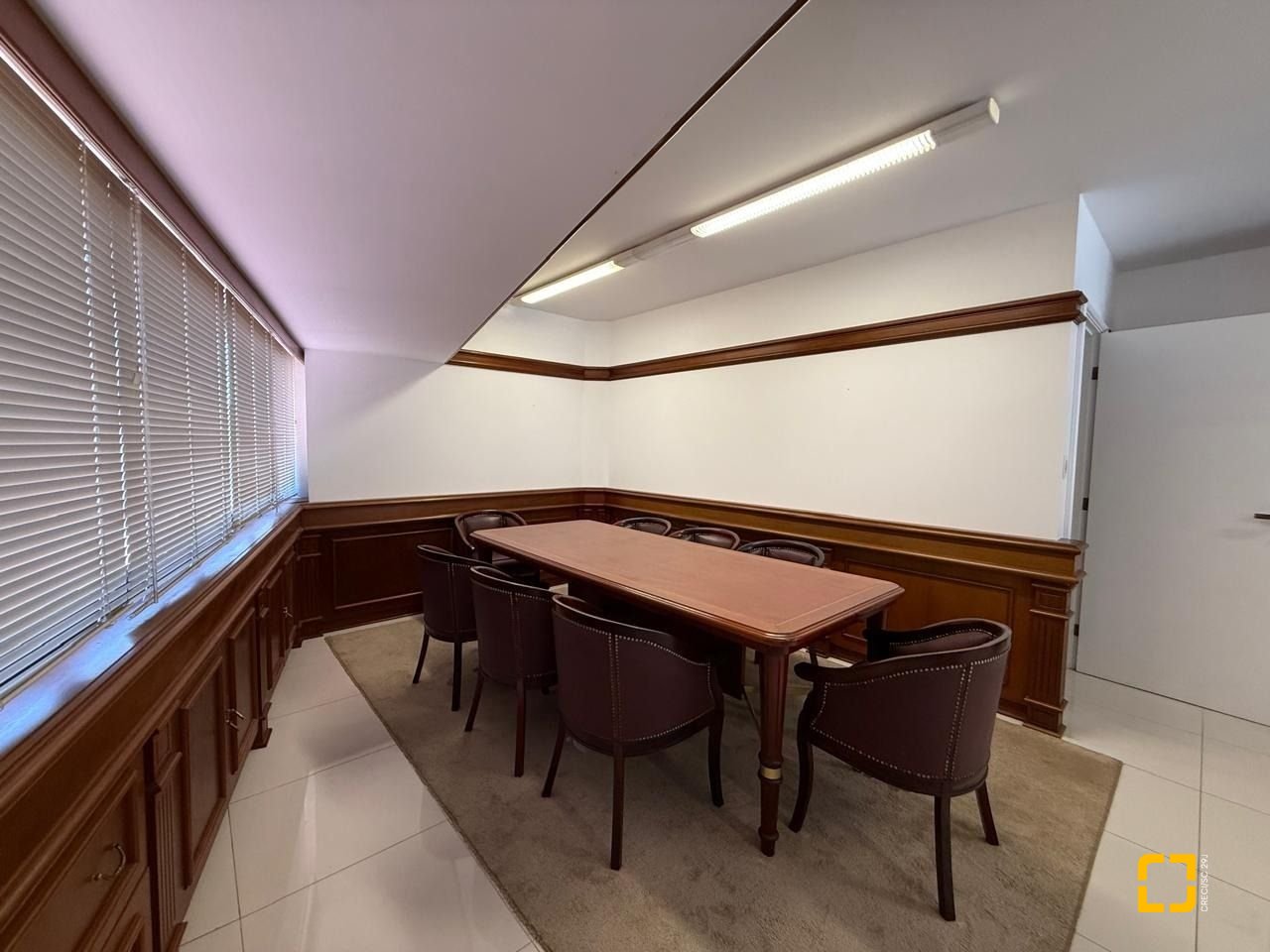 Sala com 191m², 5 garagens, no bairro Centro em Florianópolis