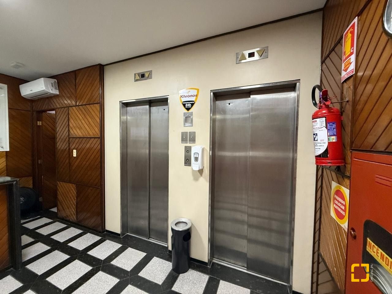Sala com 191m², 5 garagens, no bairro Centro em Florianópolis
