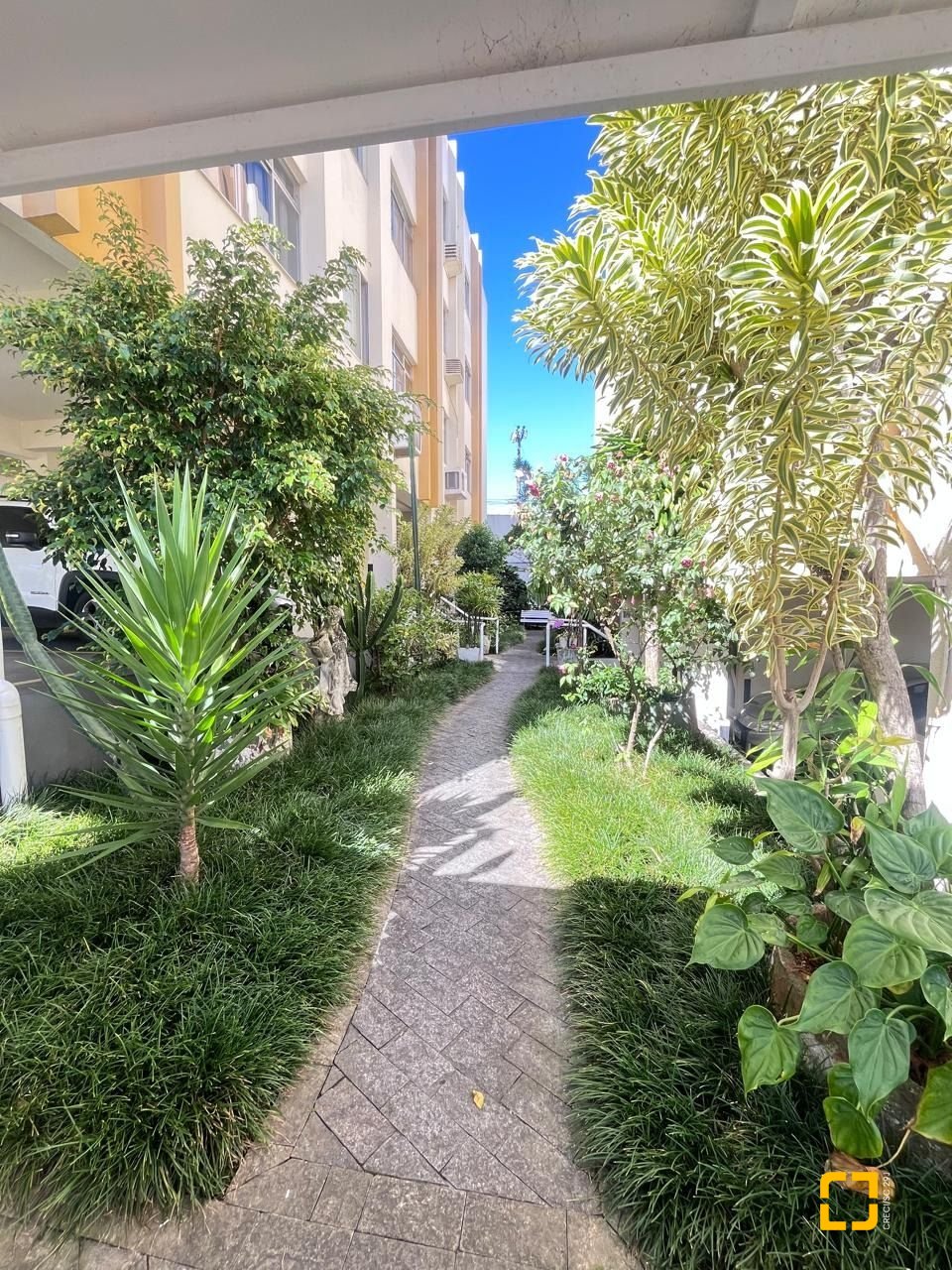 Apartamento com 57m², 2 quartos, 1 garagem, no bairro Coqueiros em Florianópolis