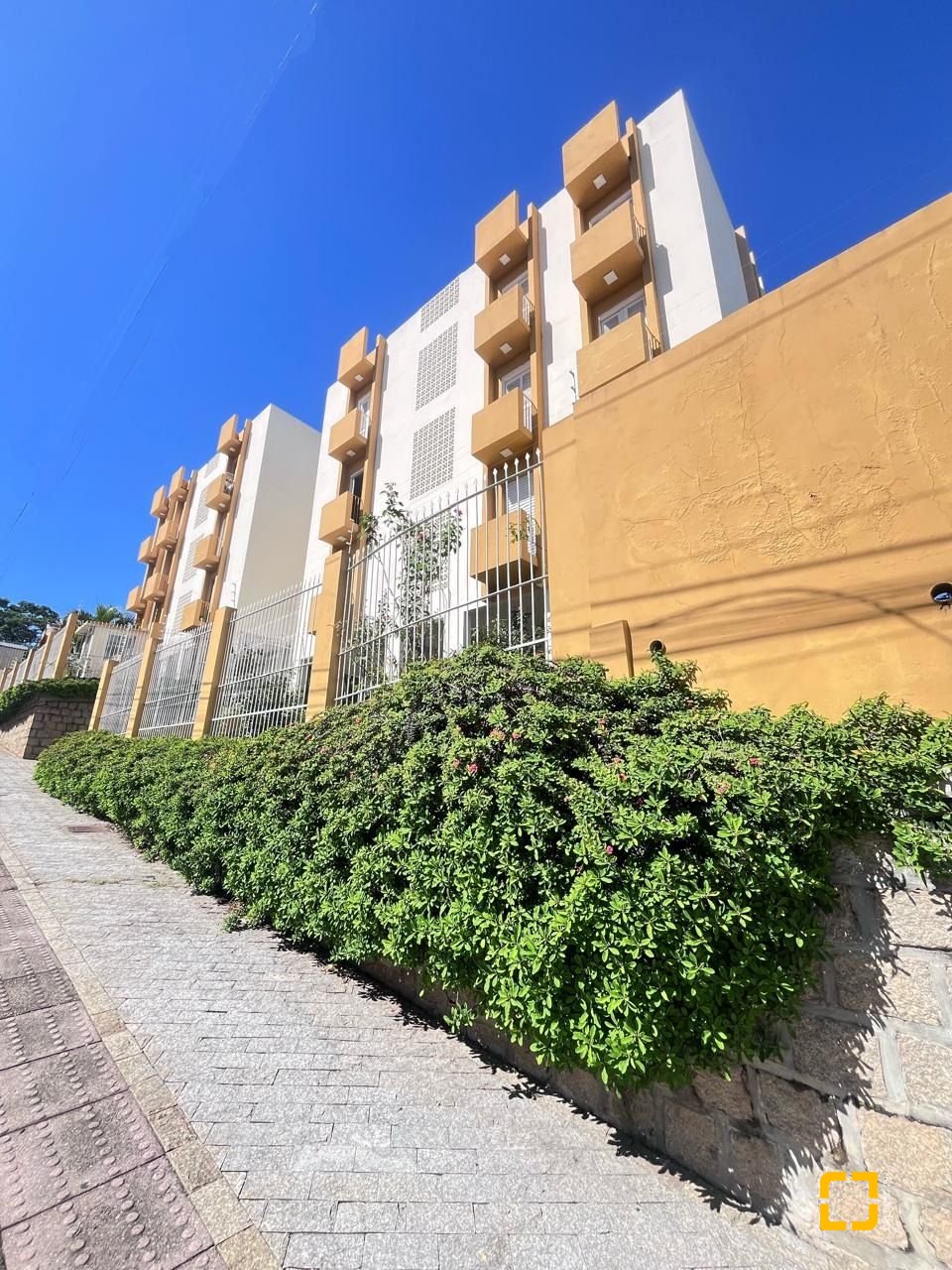 Apartamento com 57m², 2 quartos, 1 garagem, no bairro Coqueiros em Florianópolis