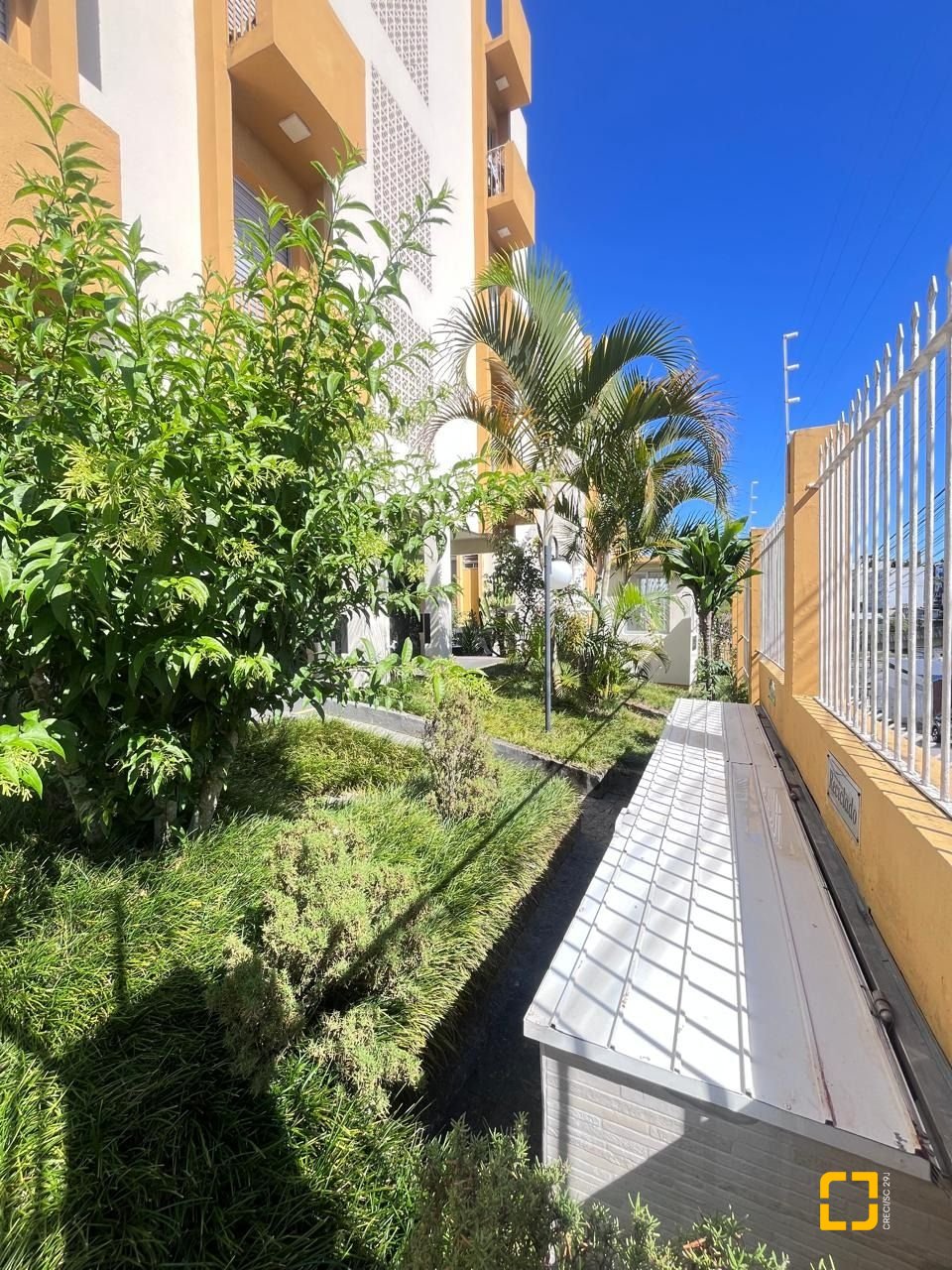Apartamento com 57m², 2 quartos, 1 garagem, no bairro Coqueiros em Florianópolis