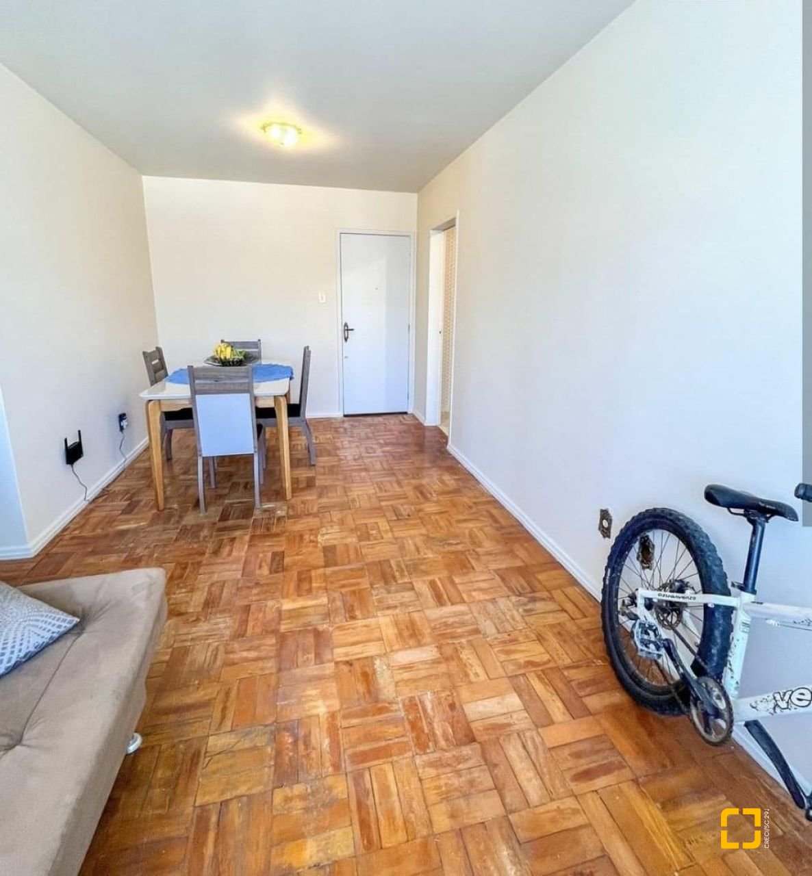 Apartamento com 57m², 2 quartos, 1 garagem, no bairro Coqueiros em Florianópolis