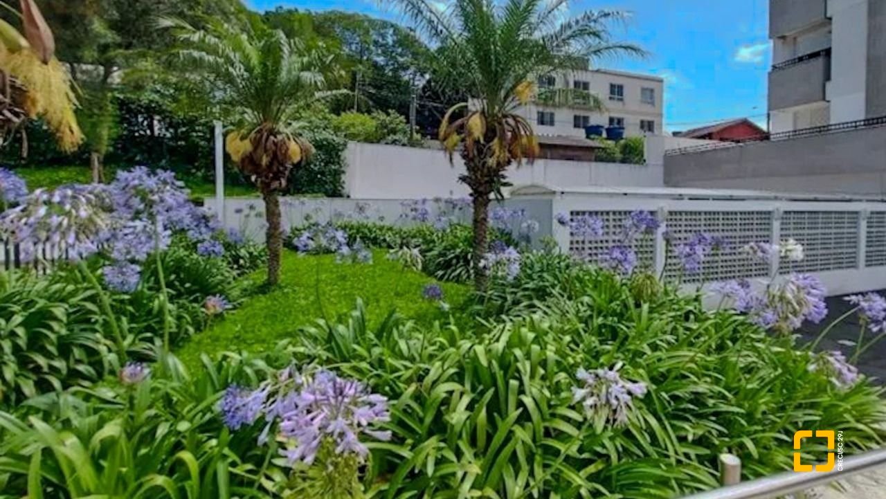 Apartamento com 76m², 3 quartos (sendo 1 suíte), 2 garagens, no bairro Carvoeira em Florianópolis
