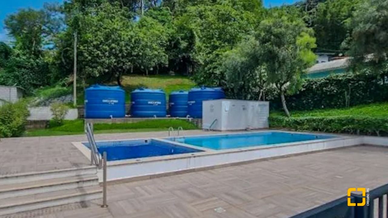Apartamento com 76m², 3 quartos (sendo 1 suíte), 2 garagens, no bairro Carvoeira em Florianópolis