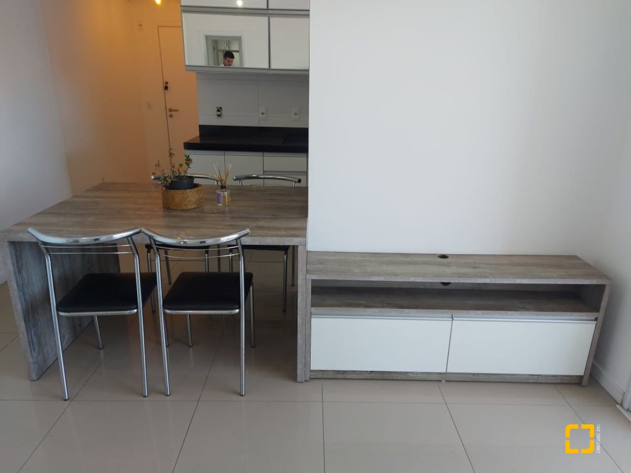 Apartamento com 76m², 3 quartos (sendo 1 suíte), 2 garagens, no bairro Carvoeira em Florianópolis