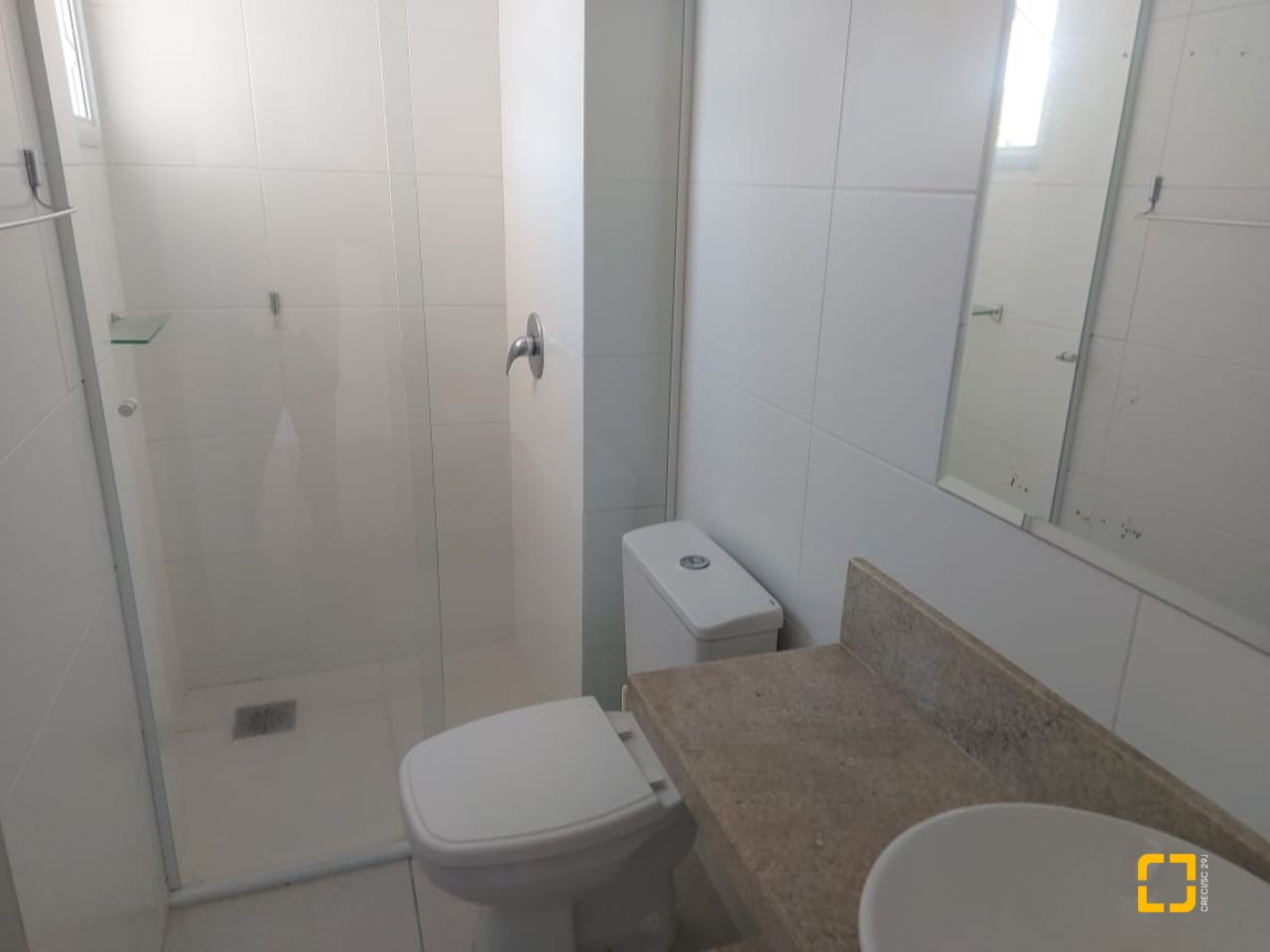 Apartamento com 76m², 3 quartos (sendo 1 suíte), 2 garagens, no bairro Carvoeira em Florianópolis