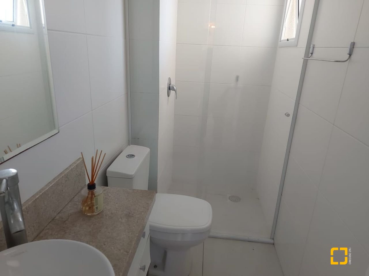 Apartamento com 76m², 3 quartos (sendo 1 suíte), 2 garagens, no bairro Carvoeira em Florianópolis
