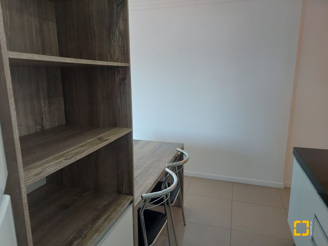 Apartamento com 76m², 3 quartos (sendo 1 suíte), 2 garagens, no bairro Carvoeira em Florianópolis