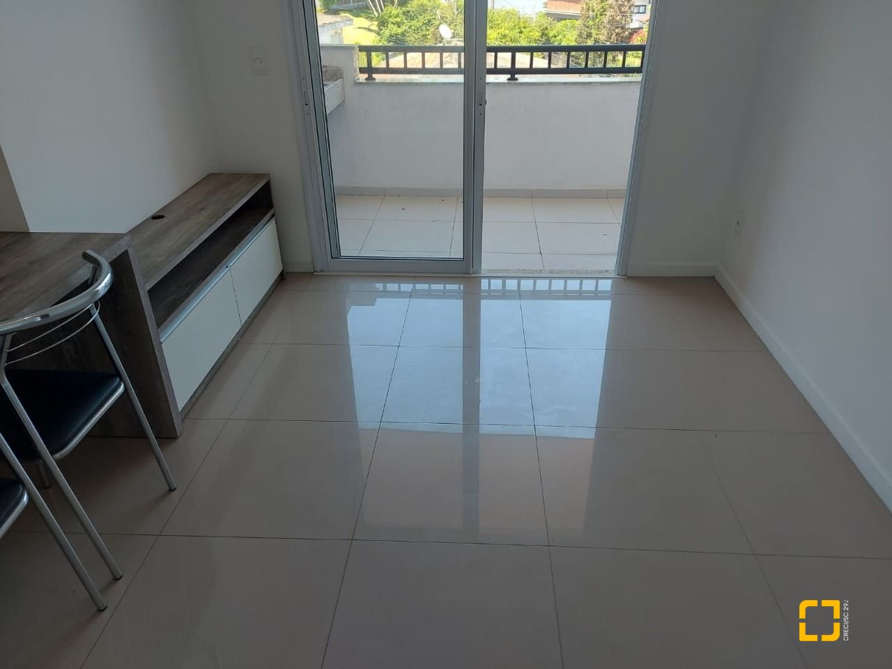 Apartamento com 76m², 3 quartos (sendo 1 suíte), 2 garagens, no bairro Carvoeira em Florianópolis