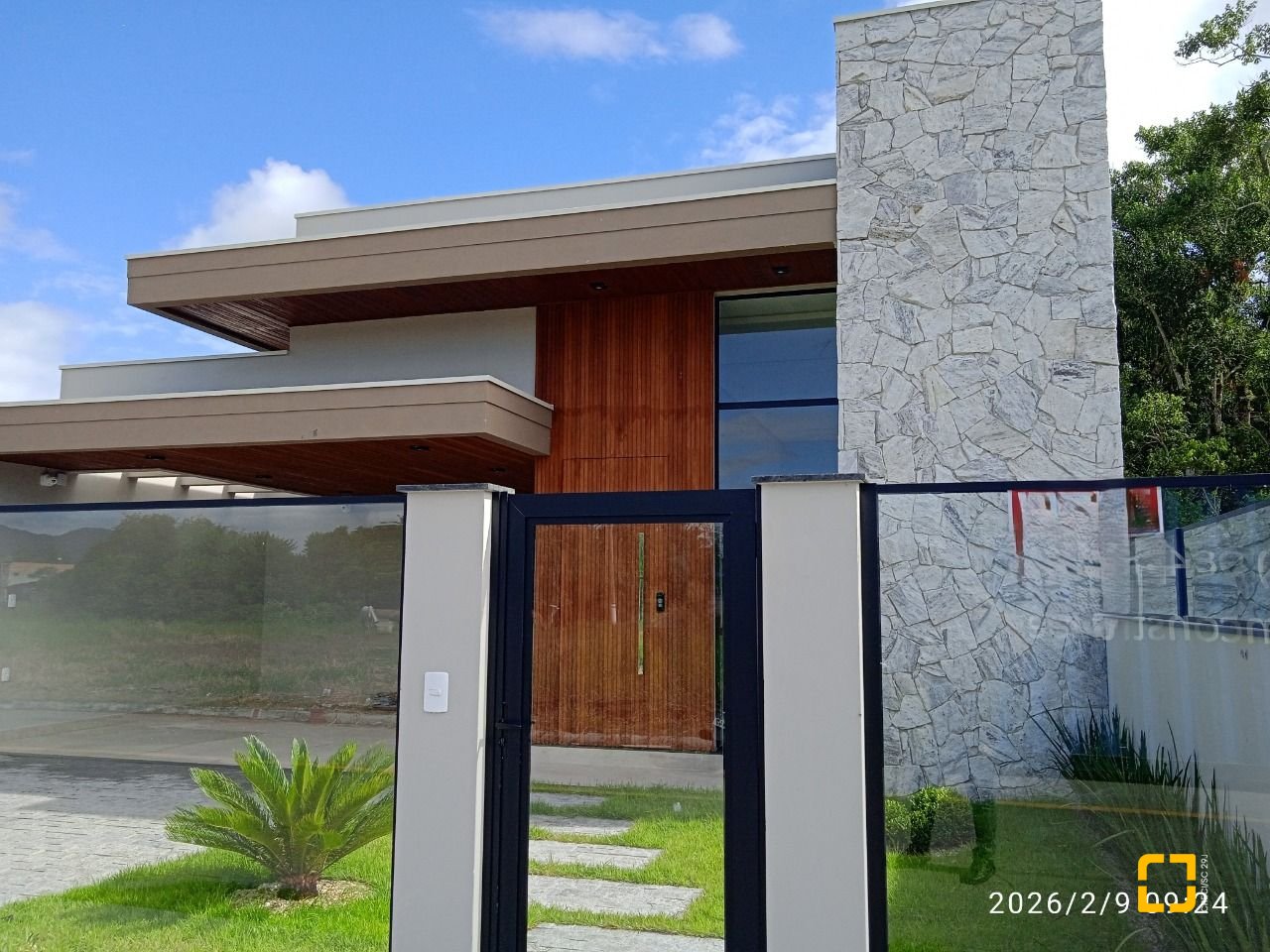 Casa com 130m², 3 quartos (sendo 1 suíte), 2 garagens, no bairro Sertão do Maruim em São José