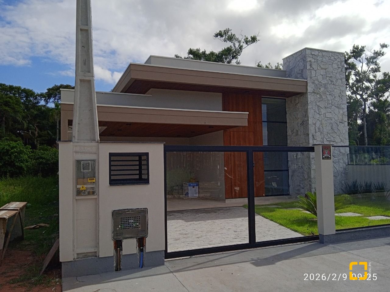 Casa com 130m², 3 quartos (sendo 1 suíte), 2 garagens, no bairro Sertão do Maruim em São José