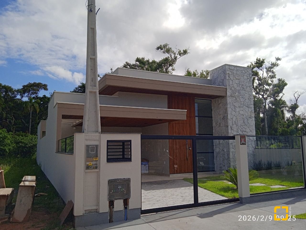 Casa com 130m², 3 quartos (sendo 1 suíte), 2 garagens, no bairro Sertão do Maruim em São José