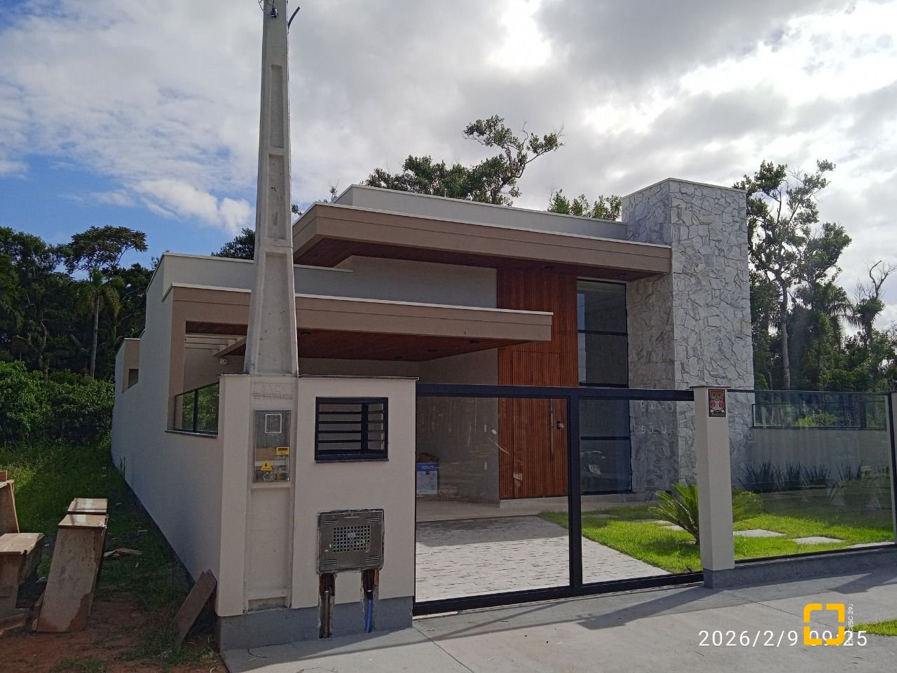 Casa com 130m², 3 quartos (sendo 1 suíte), 2 garagens, no bairro Sertão do Maruim em São José