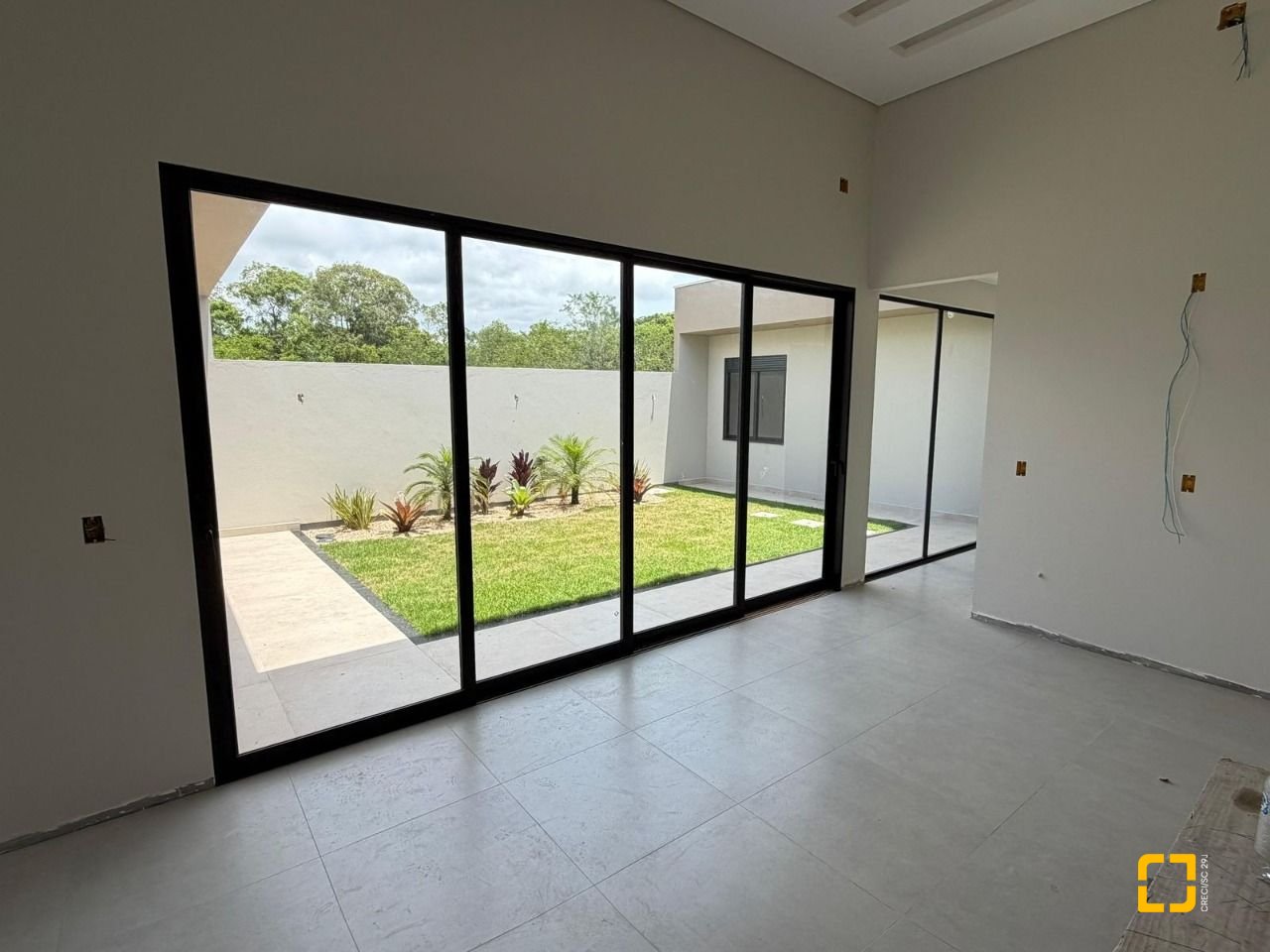 Casa com 130m², 3 quartos (sendo 1 suíte), 2 garagens, no bairro Sertão do Maruim em São José