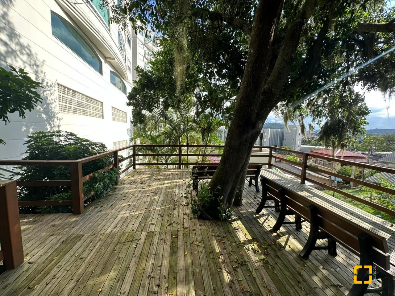 Apartamento com 94m², 4 quartos (sendo 1 suíte), 2 garagens, no bairro Itacorubi em Florianópolis