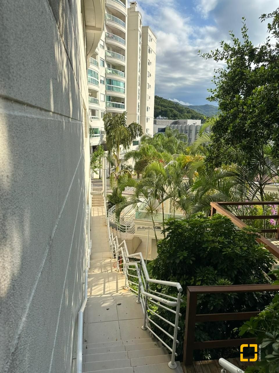 Apartamento com 94m², 4 quartos (sendo 1 suíte), 2 garagens, no bairro Itacorubi em Florianópolis
