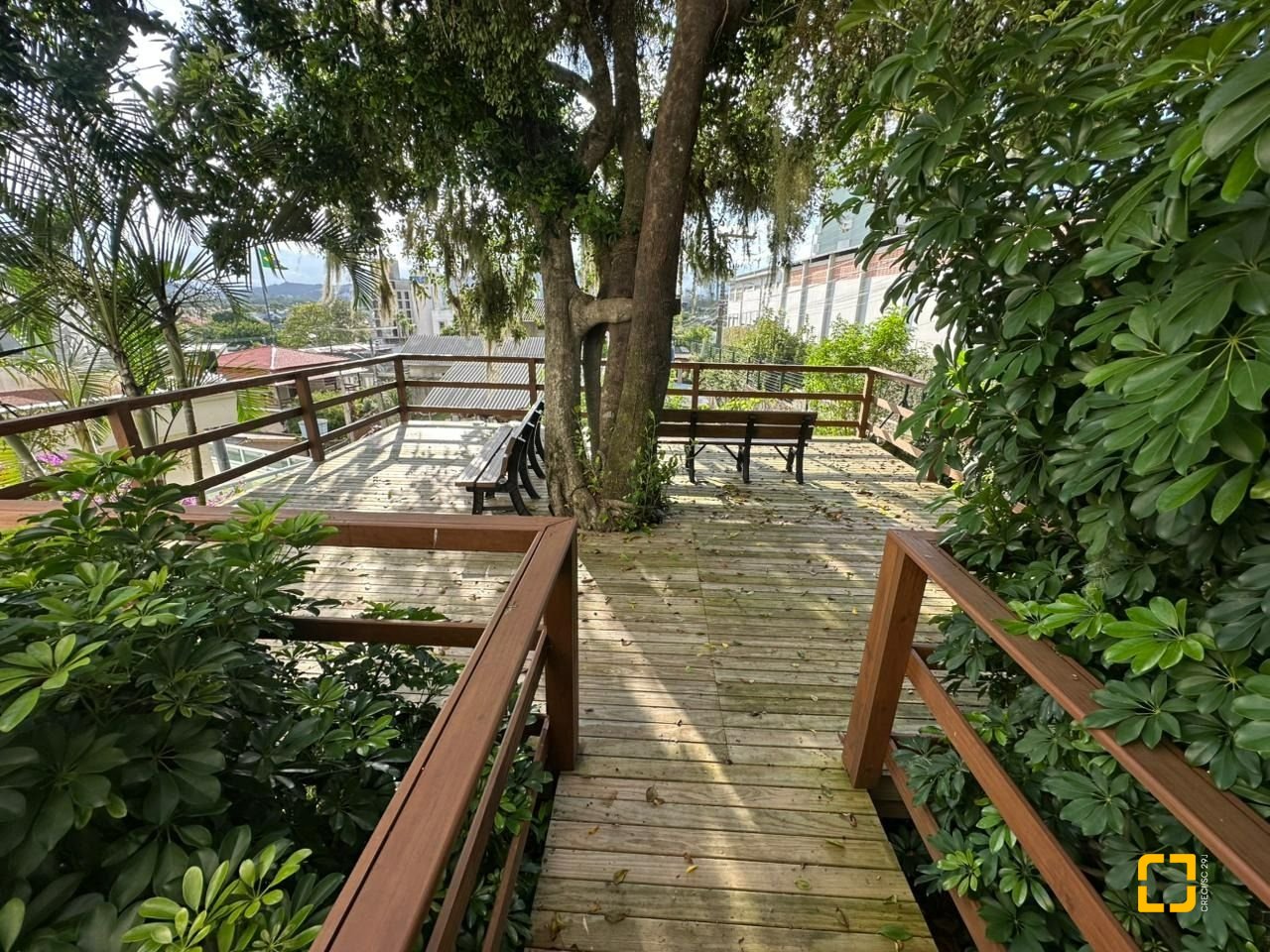 Apartamento com 94m², 4 quartos (sendo 1 suíte), 2 garagens, no bairro Itacorubi em Florianópolis