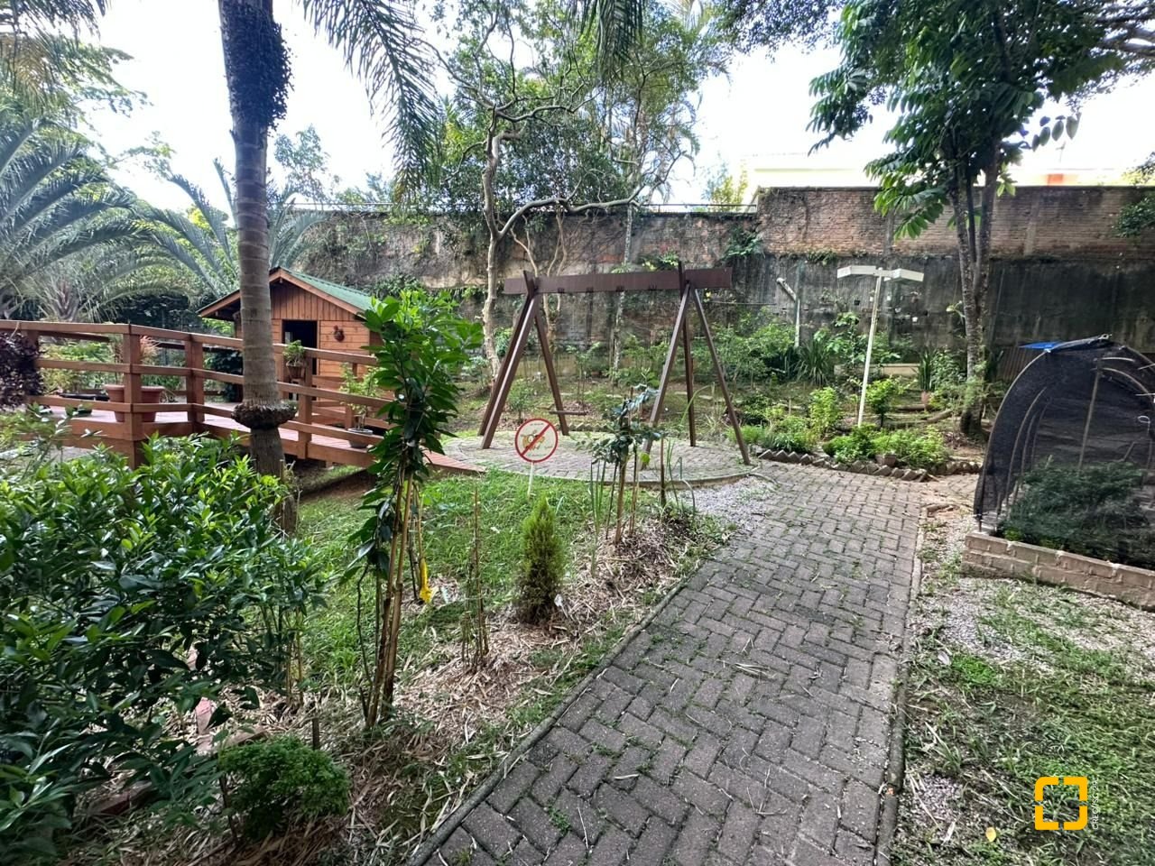 Apartamento com 94m², 4 quartos (sendo 1 suíte), 2 garagens, no bairro Itacorubi em Florianópolis