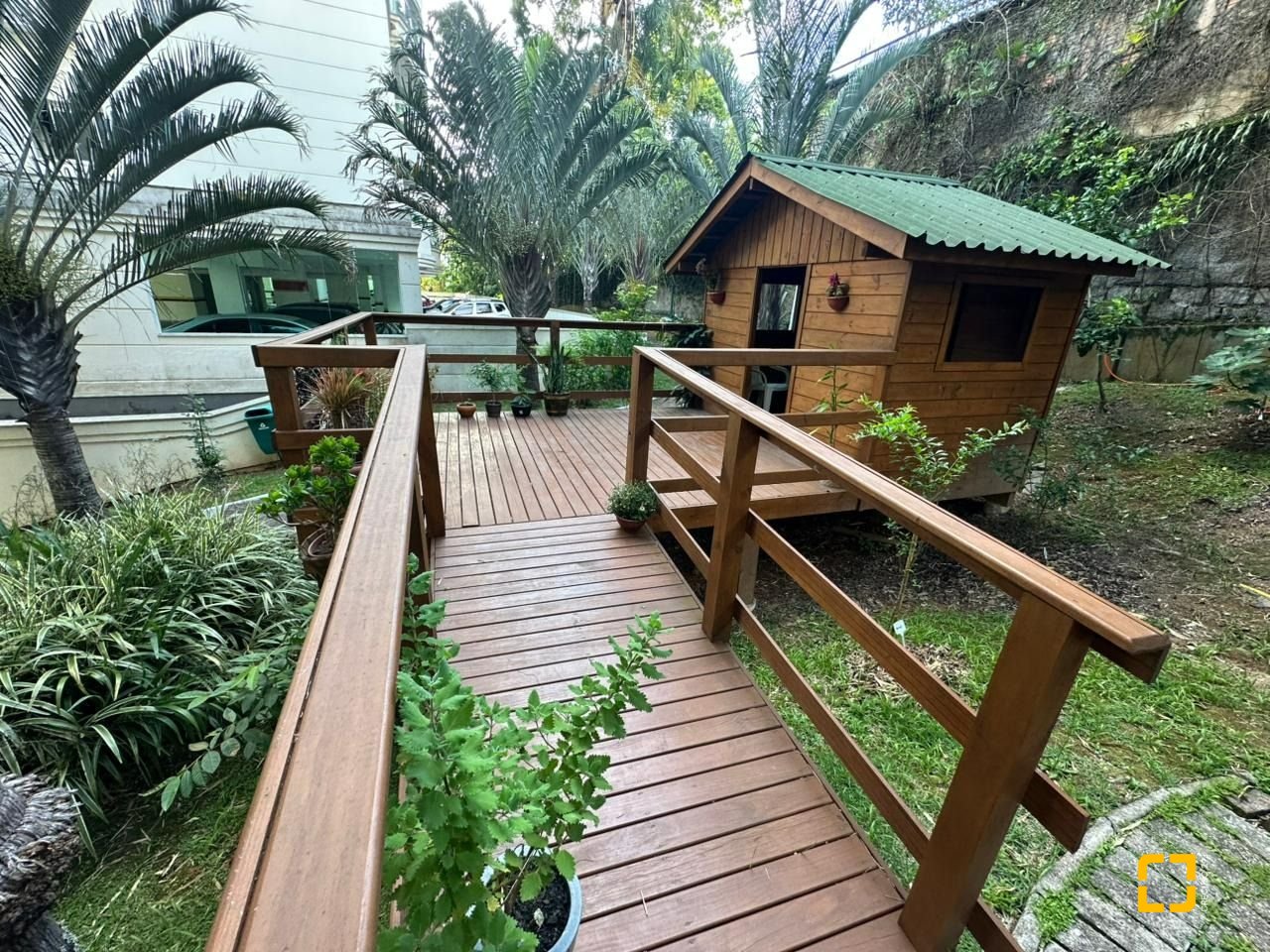 Apartamento com 94m², 4 quartos (sendo 1 suíte), 2 garagens, no bairro Itacorubi em Florianópolis