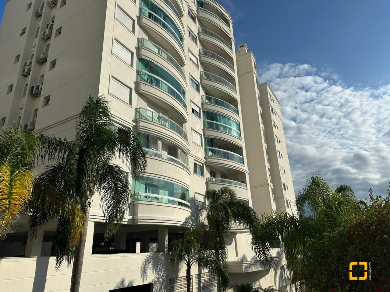 Apartamento com 94m², 4 quartos (sendo 1 suíte), 2 garagens, no bairro Itacorubi em Florianópolis