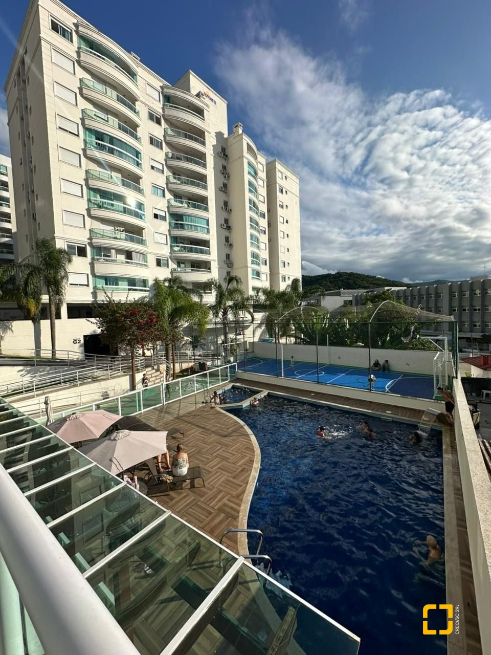 Apartamento com 94m², 4 quartos (sendo 1 suíte), 2 garagens, no bairro Itacorubi em Florianópolis