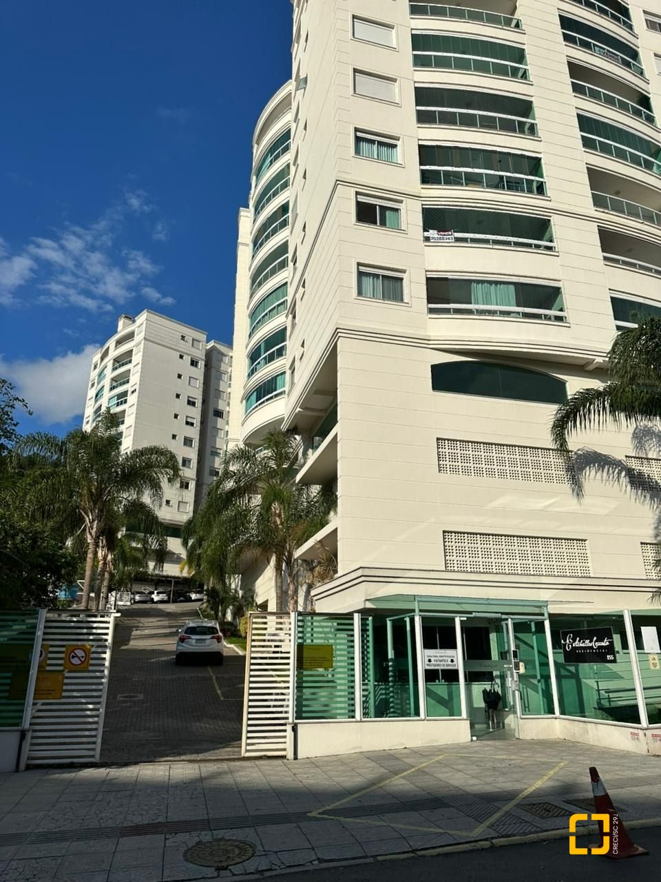 Apartamento com 94m², 4 quartos (sendo 1 suíte), 2 garagens, no bairro Itacorubi em Florianópolis
