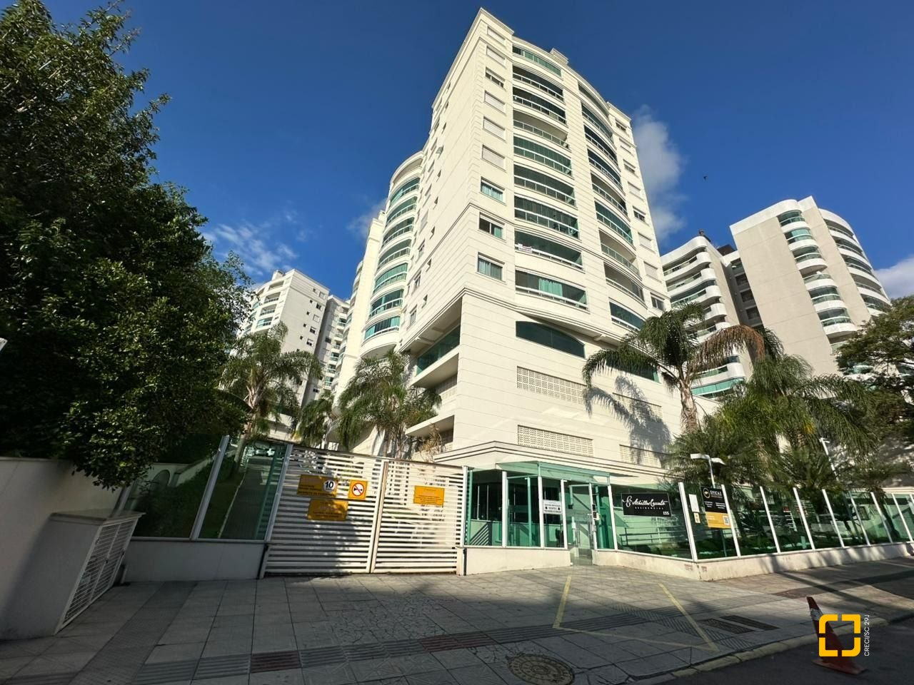 Apartamento com 94m², 4 quartos (sendo 1 suíte), 2 garagens, no bairro Itacorubi em Florianópolis