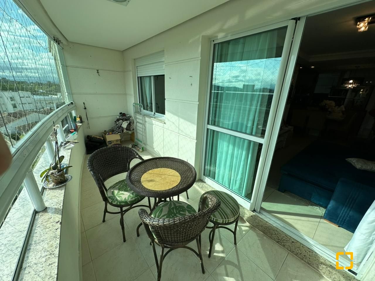 Apartamento com 94m², 4 quartos (sendo 1 suíte), 2 garagens, no bairro Itacorubi em Florianópolis