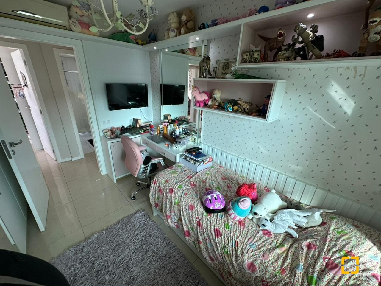 Apartamento com 94m², 4 quartos (sendo 1 suíte), 2 garagens, no bairro Itacorubi em Florianópolis
